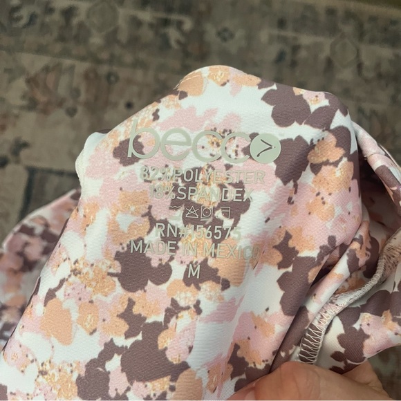 Becca Floral Cutout Sports Bra Top NWT - Picture 3 of 3